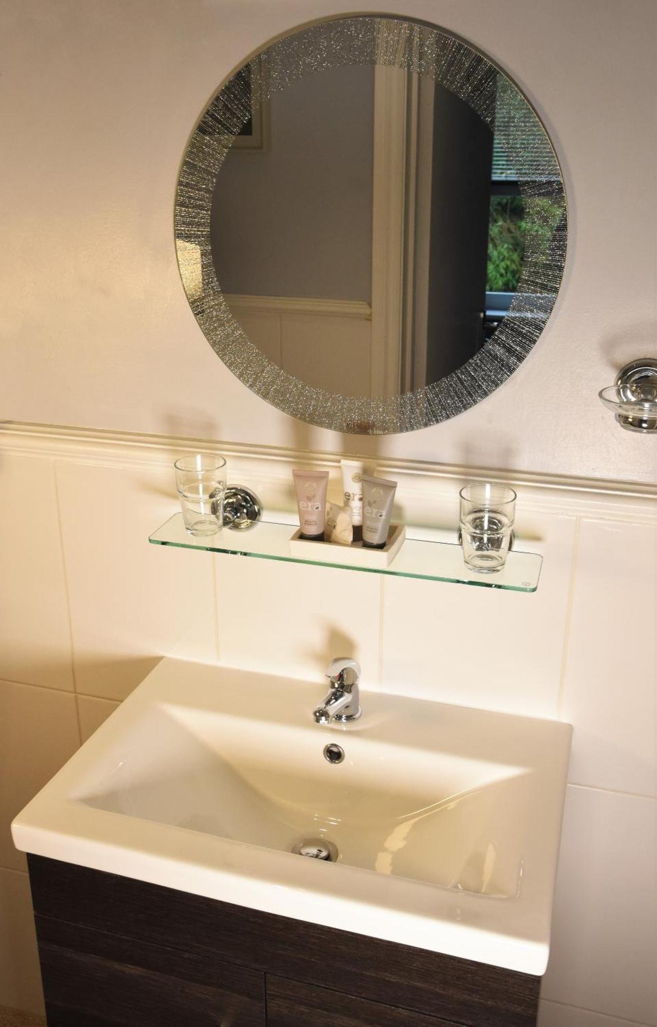 The Labouring Man Hotel Coldwaltham Room photo